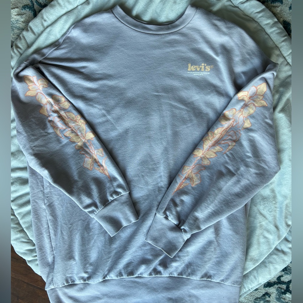 Levi’s light purple oversized crew neck XS